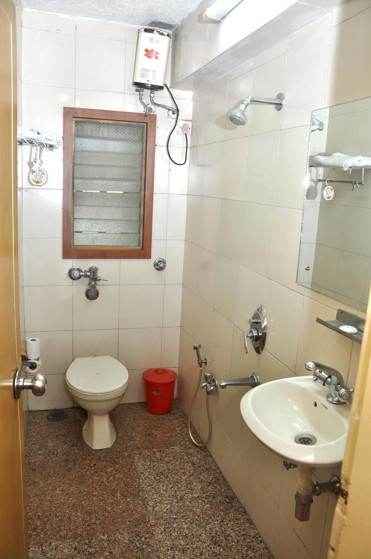 Hotel Samraj Мумбаи Экстерьер фото